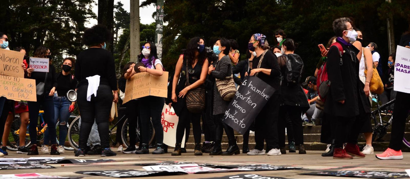 Från Sisma mujers demonstration den 8 maj i Bogotá.
