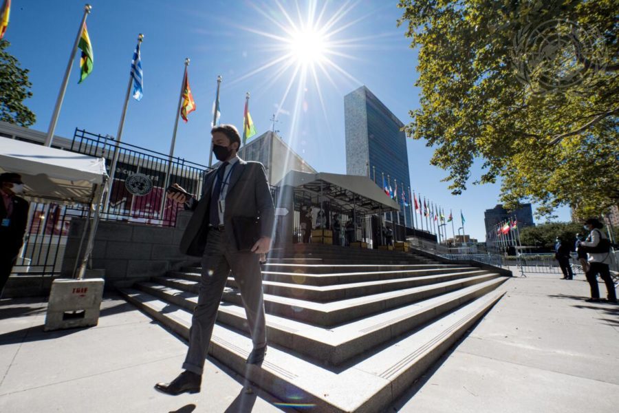 Utanför FN-högkvarteret i New York vid generalförsamlingens 76:e session.