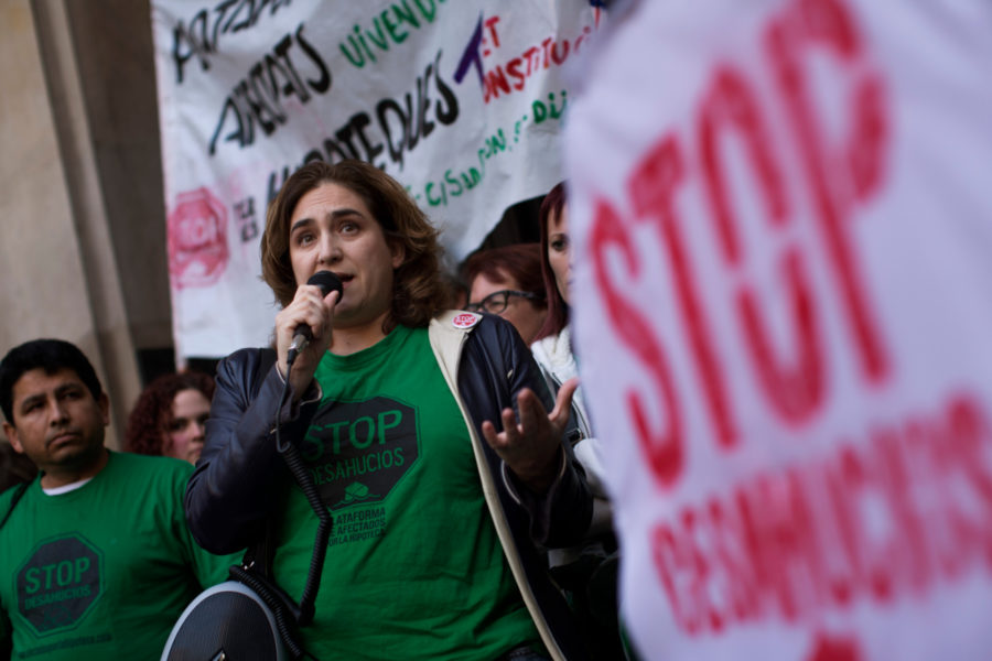 Barcelonas borgmästare Ada Colau som aktivist mot vräkningar 2013 i Barcelona Spanien.