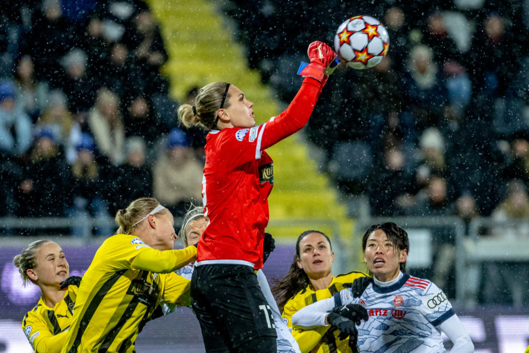 Häckens målvakt Jennifer Falk i Champions league-matchen mot Bayern München på Bravida Arena, december 2021