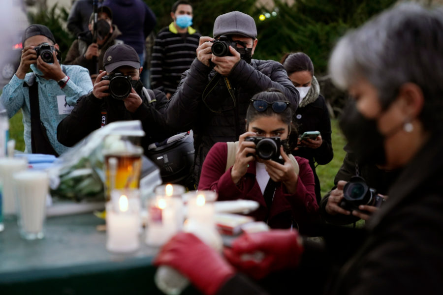 Journalister vid en vaka till minne av den mördade fotografen Margarito Martinez Tijuana Mexiko, 21 januari 2022.