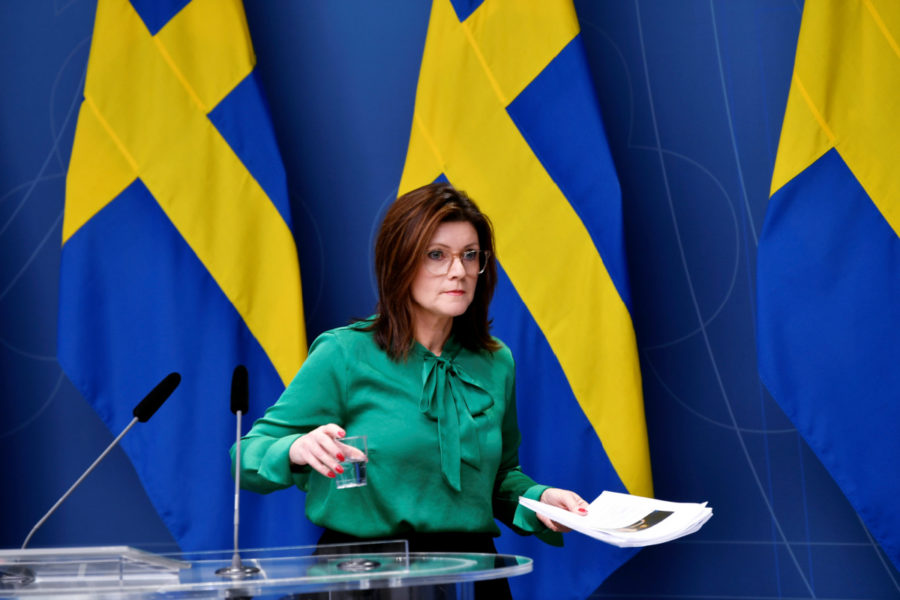 Jämställdhetsminister Eva Nordmark på presskonferens om arbetsmarknaden i december.