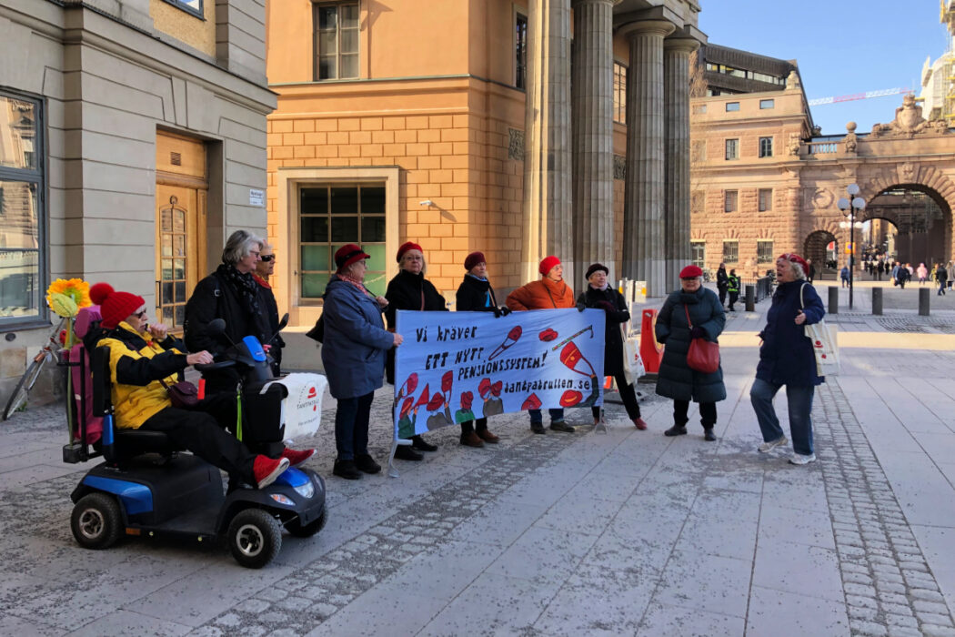 ”Gammal tant behöver större slant”, ”Vad ska vi göra, höja pensionerna!”, ”Ardalan, Ardalan, vi vet att du kan