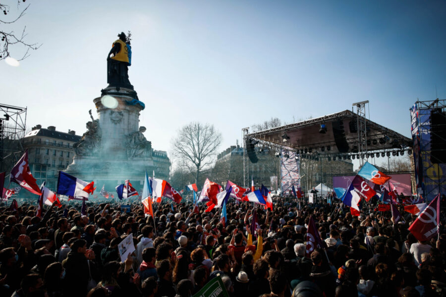 Jean-Luc Melenchon håller valmöte i Paris 20 mars 2022.
