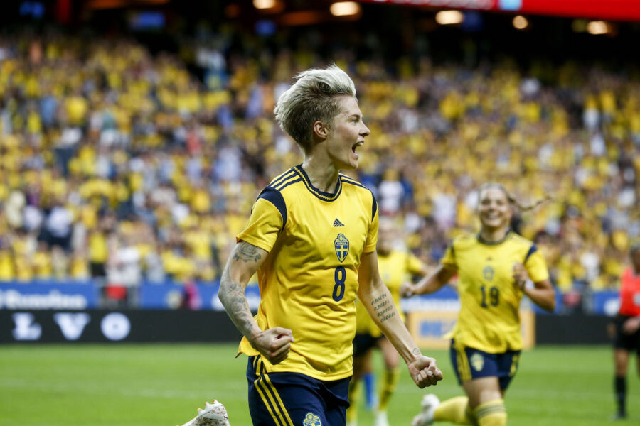 Lina Hurtig jublar efter att ha gjort 2-1 under tisdagens fotbollslandskamp mellan Sverige och Brasilien på Friends arena.