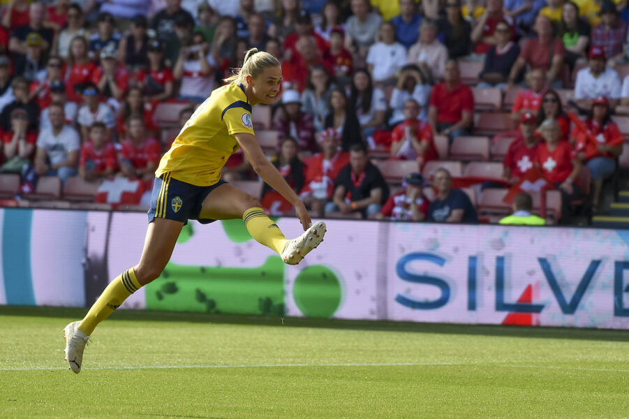 Fridolina Rolfö målskytt mot Schweiz i fotbolls-EM.