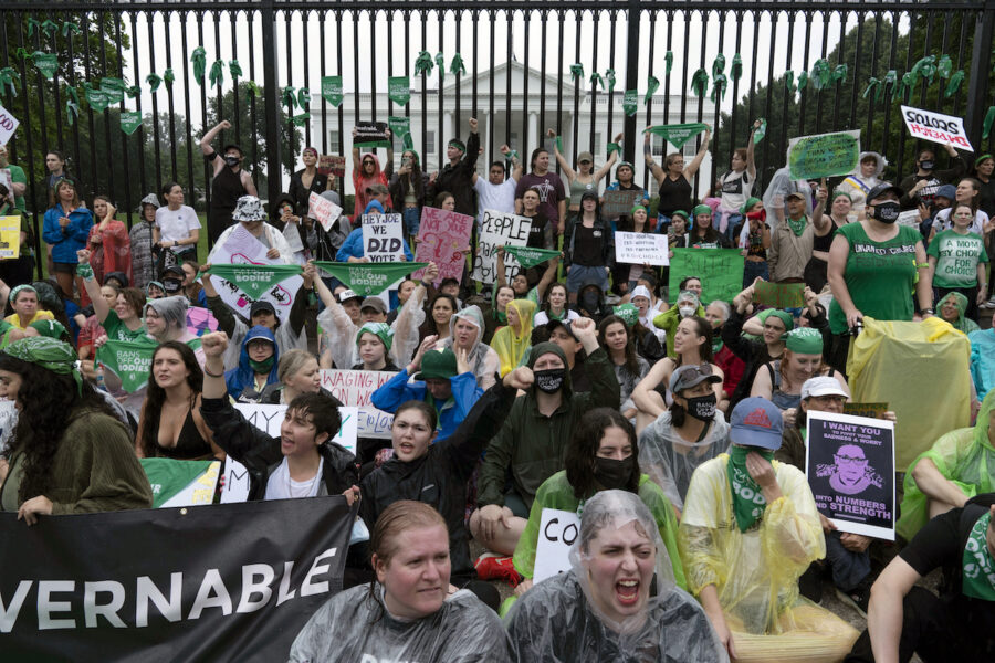 Aborträttsaktivister framför Vita huset 9 juli 2022.