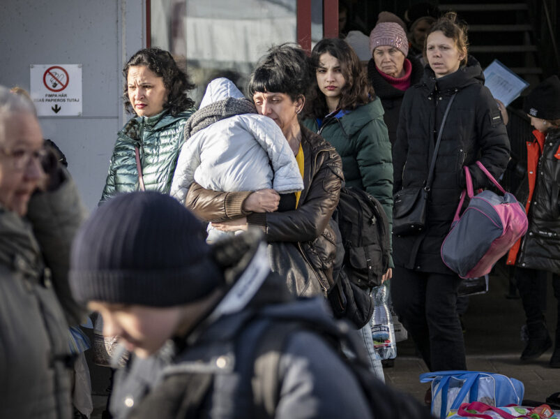 Ukrainska flyktingar anländer till Karlskrona 2022.