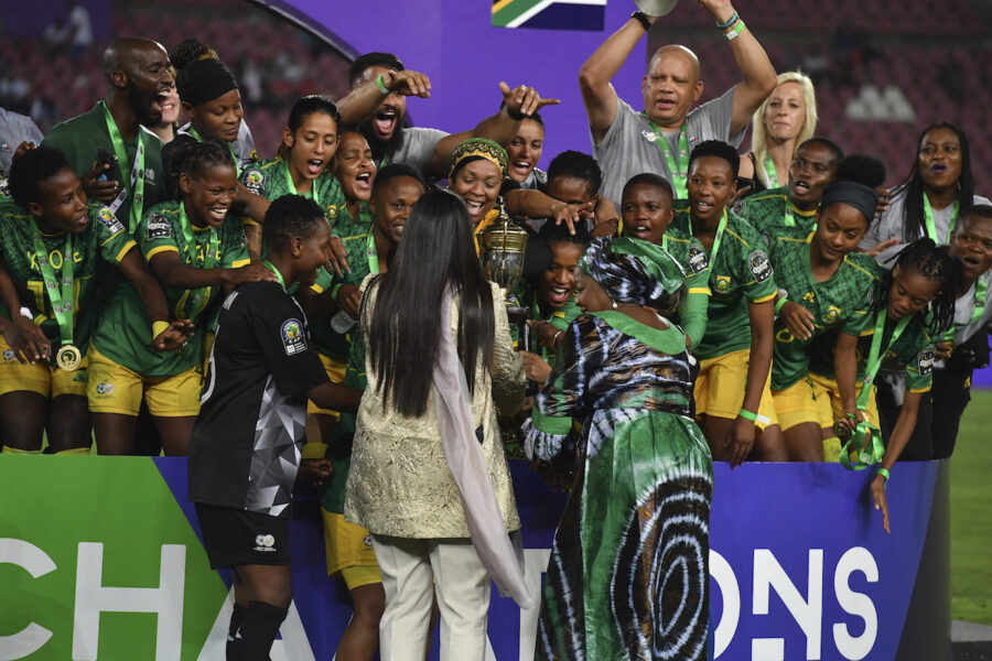 Det sydafrikanska landslaget firar efter segern i African cup of nations (WAFCON) i Rabat, Marocko, lördag 23 juli 2022.