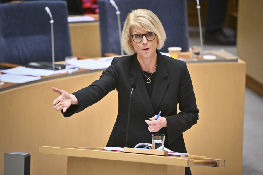 Finansminister Elisabeth Svantesson (M) under budgetdebatten i riksdagen.