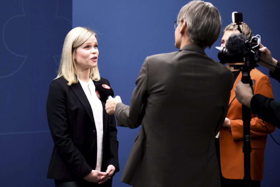 Jämställdhetsminister Paulina Brandberg (L) presenter regeringens insatser för att bekämpa våld mot kvinnor i november.