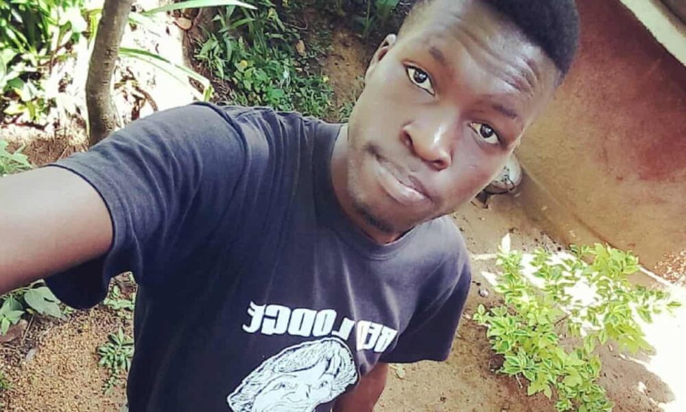 FOTO: Edwin Chiloba poserar för en selfie som publicerades i Facebook maj 2019.