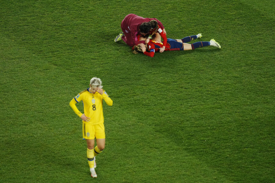 Sverige missar VM-finalen i fotboll efter förlust mot Spanien i semifinalen.