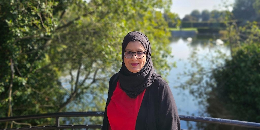 Lina Salim tvingades fly från Jemen till Sverige med sin familj, men hon fortsätter sitt arbete för kvinnors rättigheter i hemlandet från Malmö.