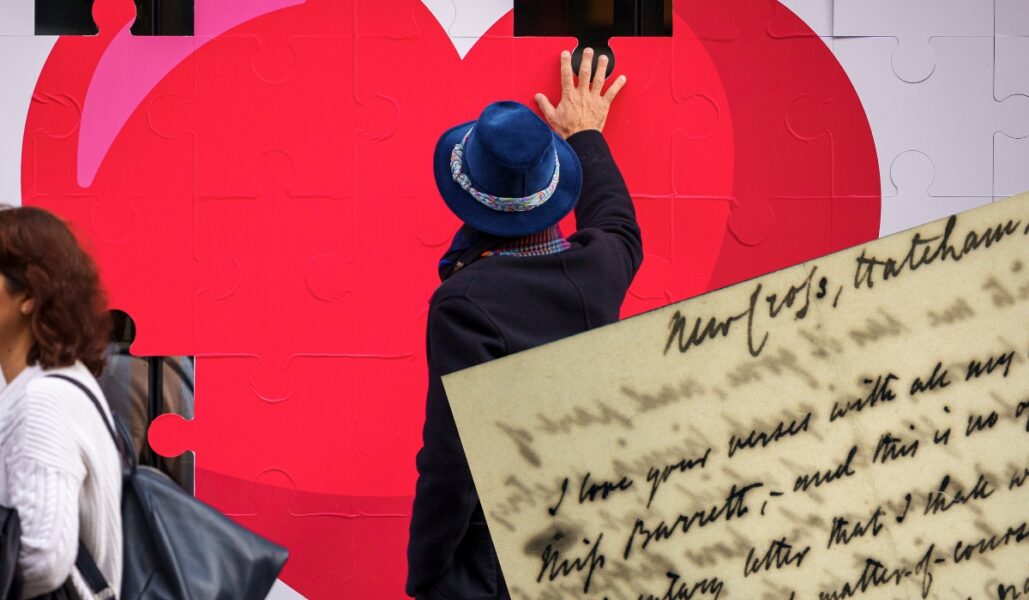 En man står med ryggen mot kameran och håller en hand på ett rödmålat hjärta. Ovanpå ligger ett fragment av ett handskrivet kärleksbrev. Bilden är ett kollage.
