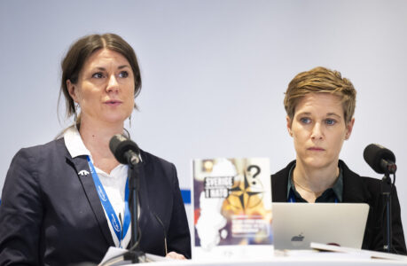 Kerstin Bergeå från Svenska freds och Josefin Lind från Läkare mot kärnvapen