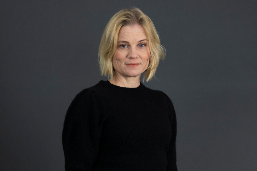 Porträtt på Karin Ahlstrand Oxhamre, chef för Diskrimineringsombudsmannens processenhet.