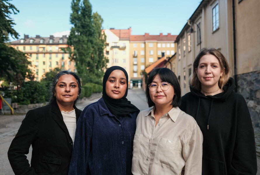 Fyra kvinnor från StreetGäris på en bild ute
