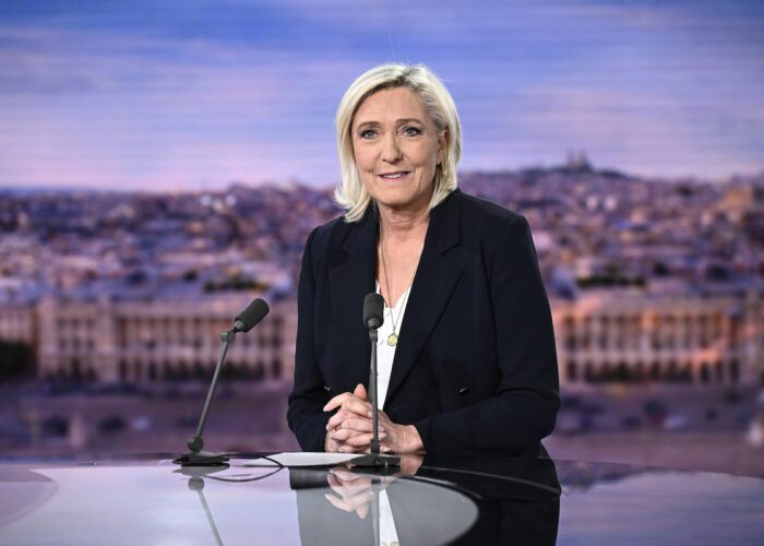 Marine Le Pen i en tv-studio