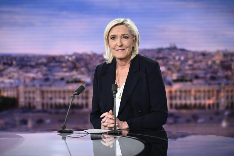 Marine Le Pen i en tv-studio