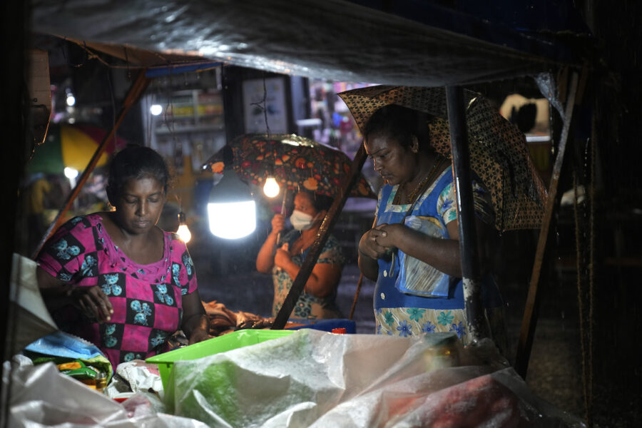 Ny forskning visar att tiden under fredsprocesser, som bland annat den i Sri Lanka, och tiden efter krig är fortsatt mycket farlig för kvinnor.