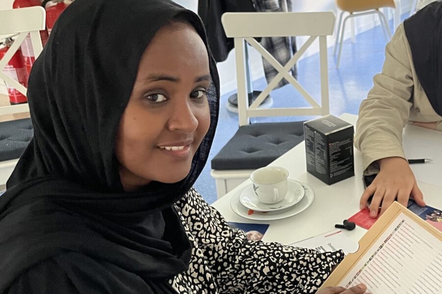 Nasra Ahmed Abdi är en av deltagarna på en ledarskapsutbildning i Valsta.