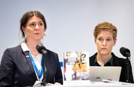 Kerstin Bergeå, ordförande Svenska Freds och Josefin Lind, Generalsekreterare för Läkare mot Kärnvapen.