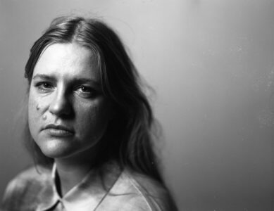 Sara Aldén i svartvitt porträtt.