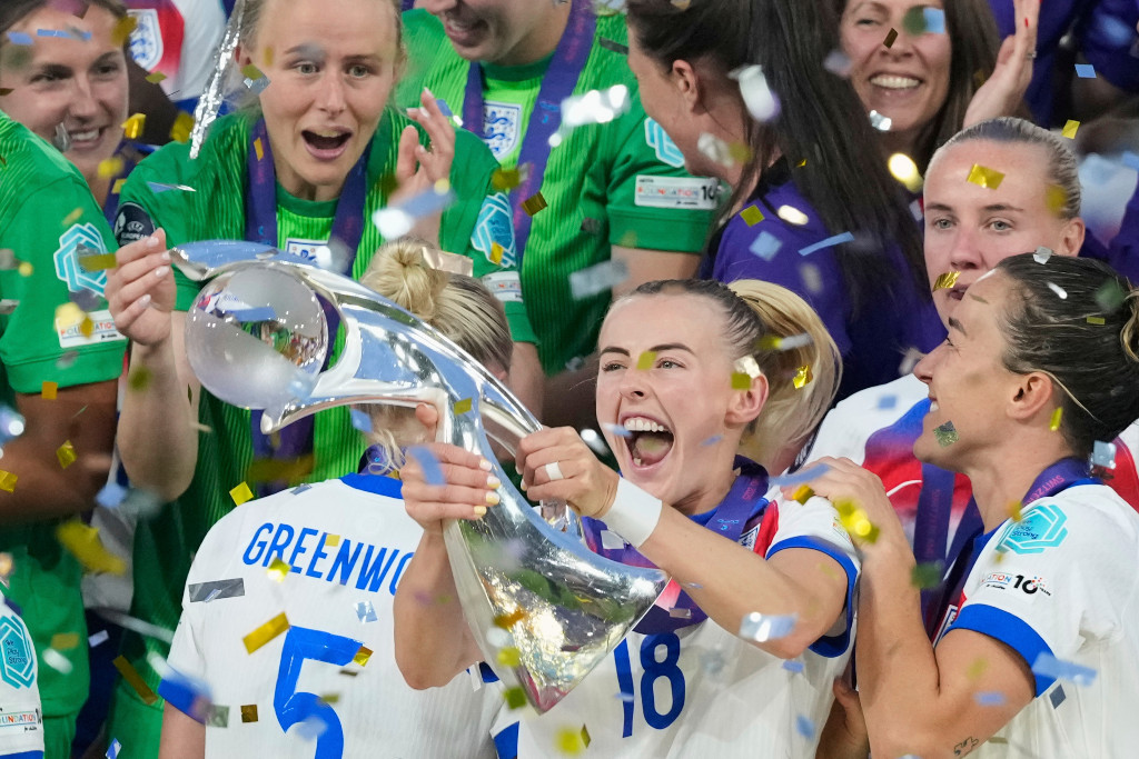 Englands landslag firar EM-guld.