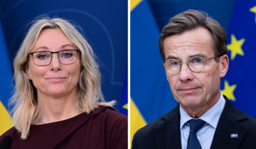 Jessica Stegrud och Ulf Kristersson, Sverigeflagga och EU-flagga i bakgrunden.
