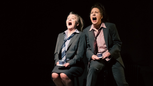 Fia Adler Sandblad och Annika B Lewis mot svart bakgrund.