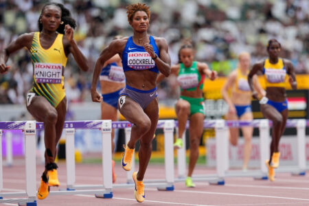 Kvinnor springer i 400 meter häck.