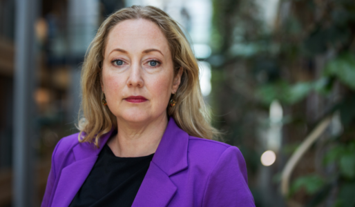 Hanna Gedin (V) i lila kavaj.