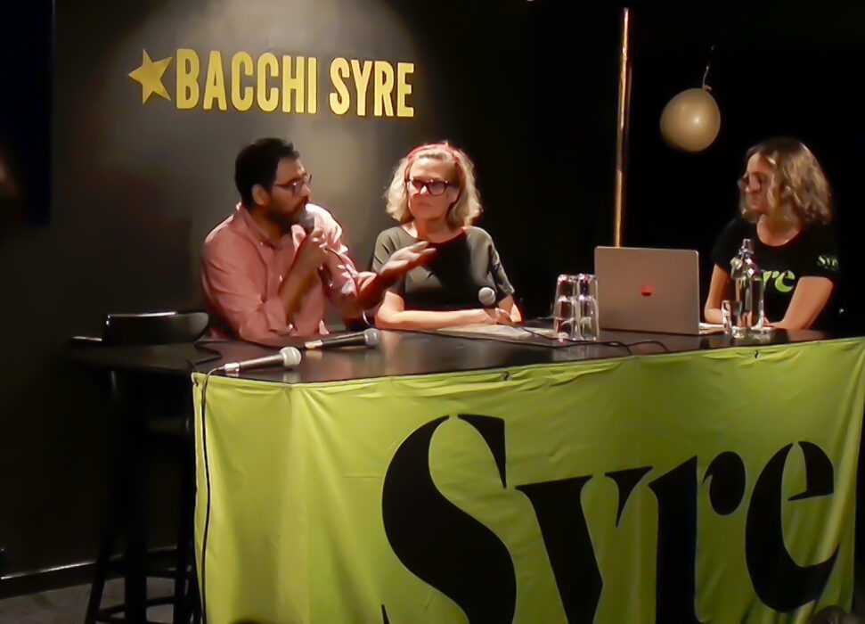 Luis Lineo, tidigare partiledare för Fi, och Fempers chefredaktör Anna-Klara Bratt intervjuas av Benita Ekulnd på Bcchi Syres valvaka.